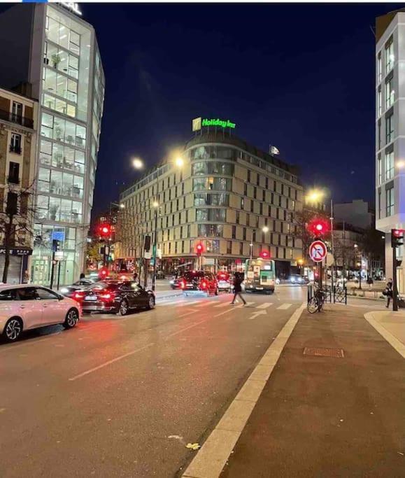 Week-End Porte De Clichy Bagian luar foto